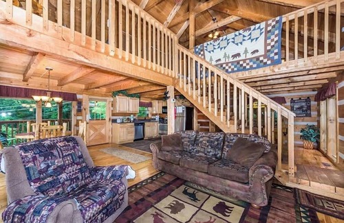 Gatlinburg - Pigeon Forge Cabina | Cabina privada de registro de Smoky Mtn con excelente vista a la montaña ¡Bañera de hidromasaje! Mesa de billar, WiFi