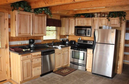 Gatlinburg - Pigeon Forge Cabina | Cabina privada de registro de Smoky Mtn con excelente vista a la montaña ¡Bañera de hidromasaje! Mesa de billar, WiFi