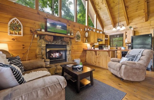 Sevierville Cabina | View! Private Log Cabin, Fireplace, Hot tub, RELAX