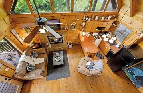 Sevierville Cabina | View! Private Log Cabin, Fireplace, Hot tub, RELAX