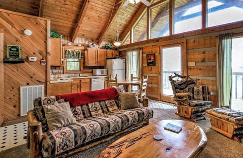 Gatlinburg - Pigeon Forge Cabina | Hermosa vista, estudio privado Cabina de registro, jacuzzi, capacidad para 2 personas, 1 baño, GSMNP
