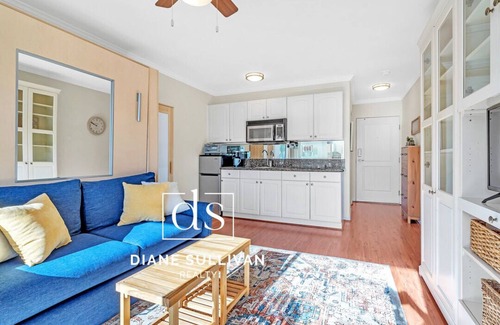 La Playa Apartamento | View Shelter Island / Point Loma studio walkable to lots!