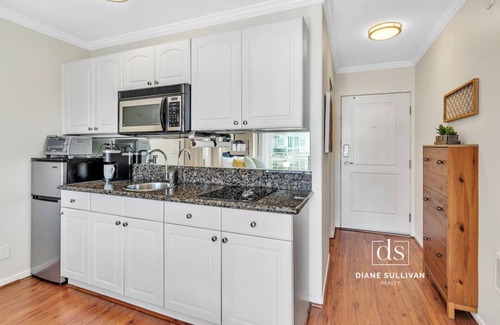 La Playa Apartamento | View Shelter Island / Point Loma studio walkable to lots!