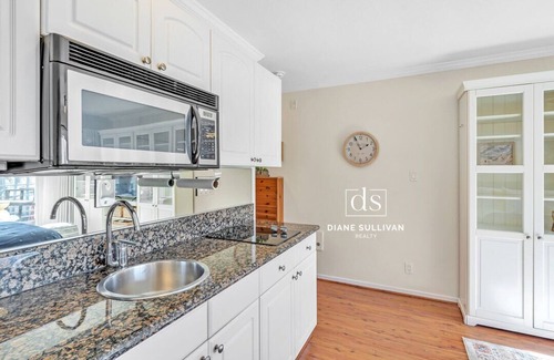 La Playa Apartamento | View Shelter Island / Point Loma studio walkable to lots!