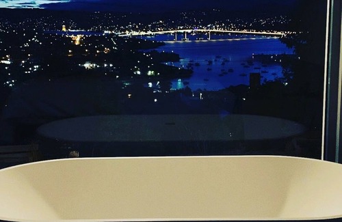 Lindisfarne Apartamento | View Studio - Amazing Views, Stone Bath, King Bed