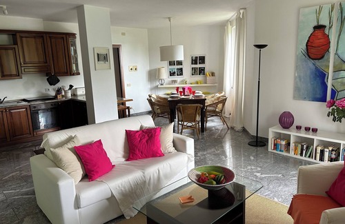 San Mamete Apartamento | Vista al mar, terraza, jardín mediterráneo, acogedor apartamento,