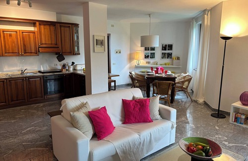 San Mamete Apartamento | Vista al mar, terraza, jardín mediterráneo, acogedor apartamento,