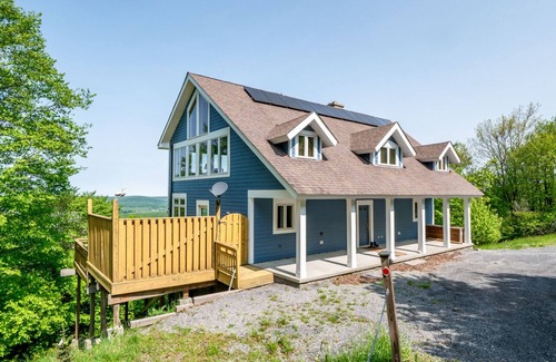 Old Timberline Casa | VIEW!VIEW! 5BR 5BA, Hot tub,Internet,EV Charger, Mins to Ski, Walks to DollySods