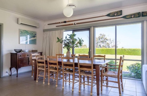 Shoreham Casa | Viewbank Homestead - A Sprawling Garden Estate