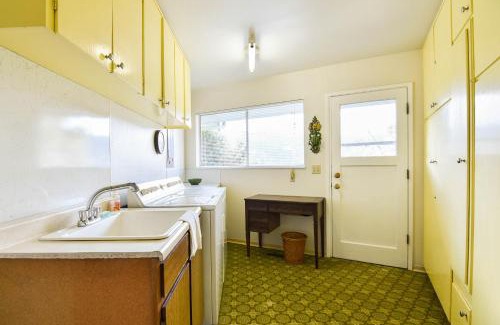 Orick Casa | Viewcrest Retro Country Home