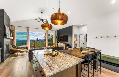 Florissant Casa | ViewHouse - Hot Tub - Trails