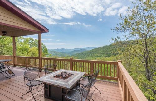 Laurel Ridge Casa | Viewmont Deck, Fire Pit & Breathtaking Mountain Views!