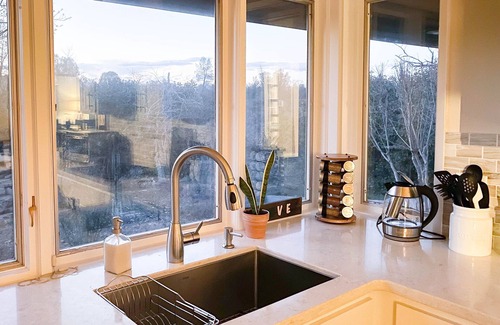 Junction Casa | ViewPoint Lodge - Beautiful 22-Acre Palo Cedro Home
