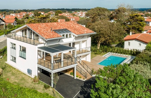 Bidart Casa | VIEWPOINT - Stunning Villa with Seaview, Heated Pool and Sauna in Bidart - BARNES