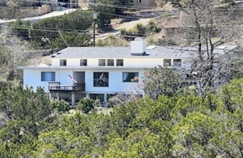 Canyon Lake Casa | VIEWS, Canyon Lake, Newly Remodeled, Close to RIVER, BEST location, with a Fire Pit