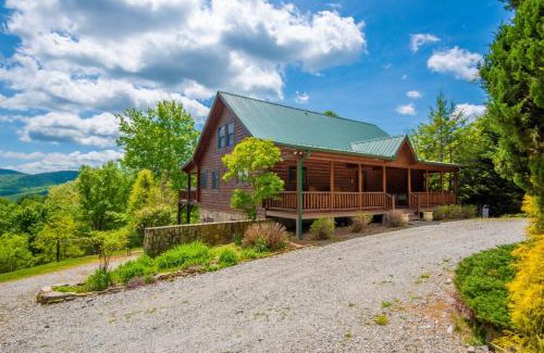 Sparta Casa | VIEWS, Fire Pit, Dogs Welcome, Fenced Yard! Close to New River Outfitters!
