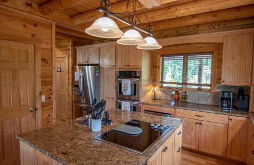 Sparta Casa | VIEWS, Fire Pit, Dogs Welcome, Fenced Yard! Close to New River Outfitters!