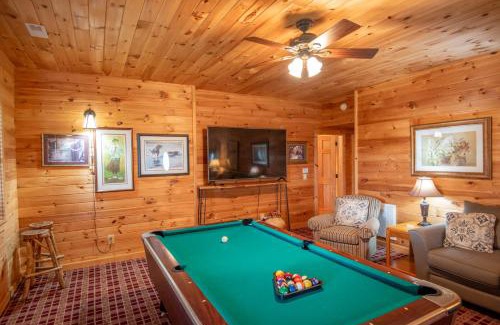 Sparta Casa | VIEWS, Fire Pit, Dogs Welcome, Fenced Yard! Close to New River Outfitters!