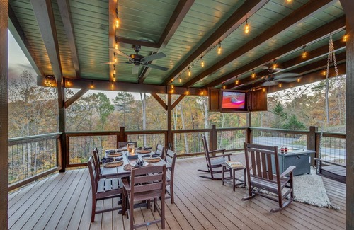 Sevierville Cabina | VIEWS/ Heated Pool/ Hot tub/ 15 min to Attractions