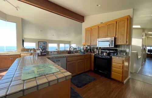 Bodega Bay Casa | ¡¡¡Puntos de vista!!! 4 Bd / 3 BA; Gull Dr; Al otro lado del camino de la playa; Bañera de hidromasaje; 2-nt preguntar