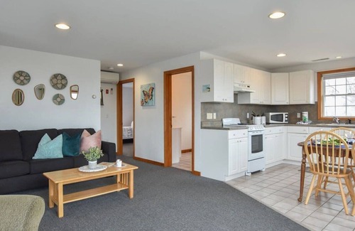 North Truro Casa | Views of Bay Access to Private Beach!