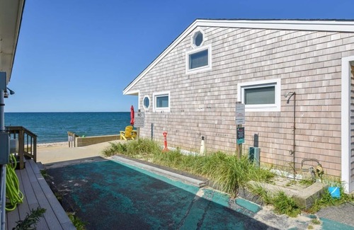 North Truro Casa | Views of Bay Access to Private Beach!