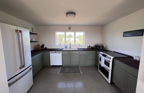 North Truro Casa | Views of Cape Cod Bay only 10 mins from Provincetown Center!