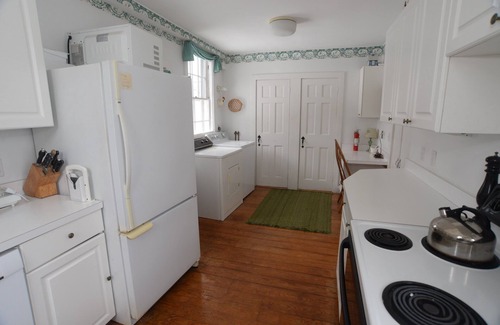 Truro Casa | Views of Cape Cod Bay Near Corn Hill (2214)