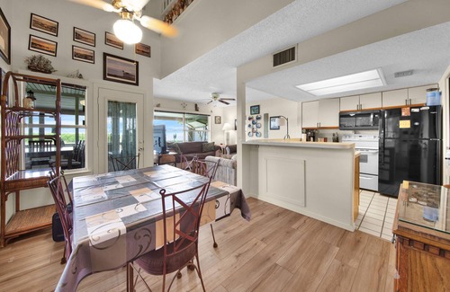 Port Isabel Casa | Views of Space X - Heron's Sea Cottage and just minutes from South Padre Island #1040