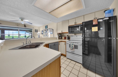 Port Isabel Casa | Views of Space X - Heron's Sea Cottage and just minutes from South Padre Island #1040