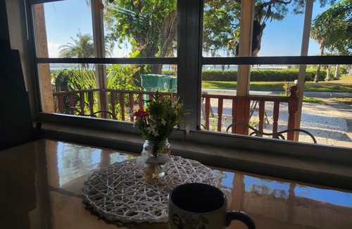 Palmetto Casa | Views of the Manatee. Close to dining and Downtown Bradenton.