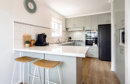 Clifton Springs Casa | Views on the Avenue By Host on the Coast