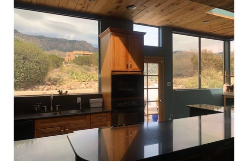 Sandia Heights South Casa | Views! Safe neighborhood, 3b/2.5ba, pet friendly, koi pond