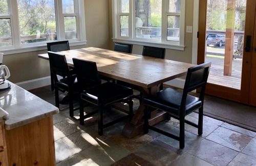 Cascade Locks Casa | VIEWS! Stunning riverfront property-hiking and waterfalls nearby! Pet friendly!