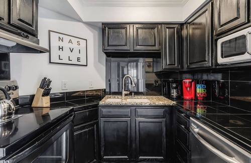 Rutledge Hill Condominio | Lindo y cómodo centro de la ciudad de 2nd Ave Condo! Walk 2 Broadway
