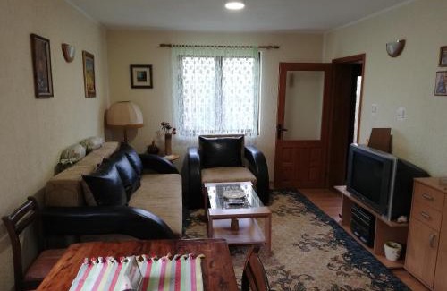 Mladenovac Casa | Vikend kuća Ivković