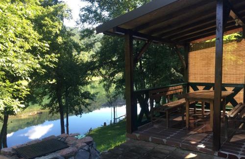 Ljubovija Casa | Vikendica na Drini DRINSKI ODMOR