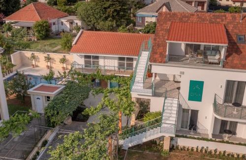 Zeljeznica Casa | Vila Gina