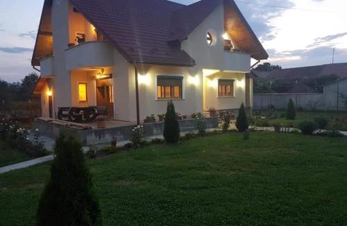 Harseni Casa | Vila Grecu