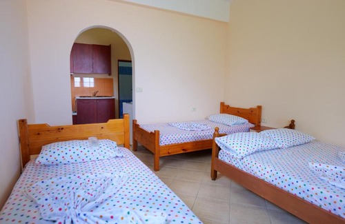 Qazim Pali Casa | Vila Juli