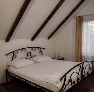 Banatski Karlovac Cama Y Desayuno | Vila Lio & Restaurant Devojacki Bunar