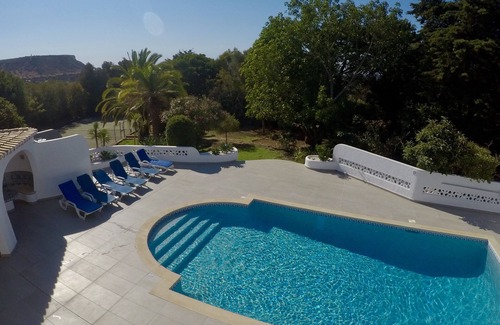 Praia da Luz Villa | Vila Margarida. Villa de lujo de 5 dormitorios con piscina privada y tenis.
