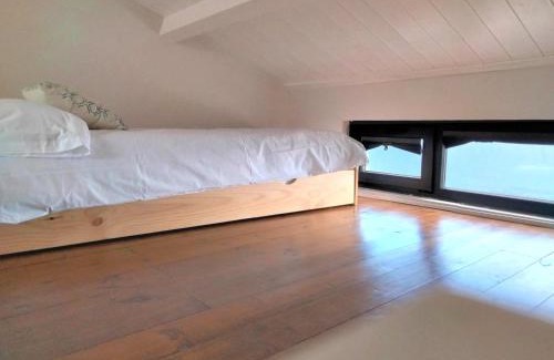 Laracha Apartamento | Vila Mariña. Casa marinera con terraza sobre el mar en Caión