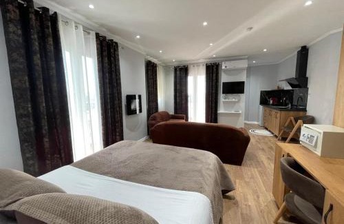 Kamez Casa | Vila Nikollaj
