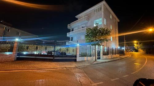 Kamez Casa | Vila Nikollaj