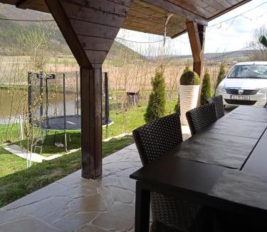 Taga Casa | Vila Sabo- Casa de vacanta cu lac de pescuit si ciubar cu hidromasaj