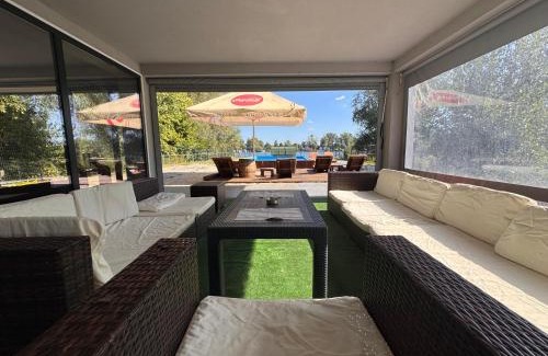 Novi Beograd Casa | Vila Sava with Pool & Jacuzzi and House Boat