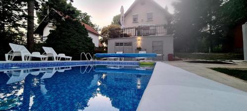 Petrovaradin Casa | Vila Sinfonia