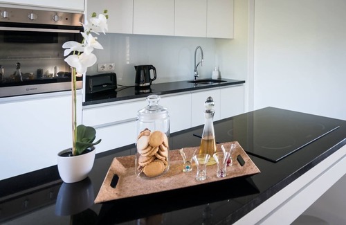 Ponta Delgada Casa | Vila Vicente (Jacuzzi, Sauna and Parking)