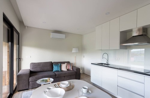 Ponta Delgada Casa | Vila Vicente (Jacuzzi, Sauna and Parking)